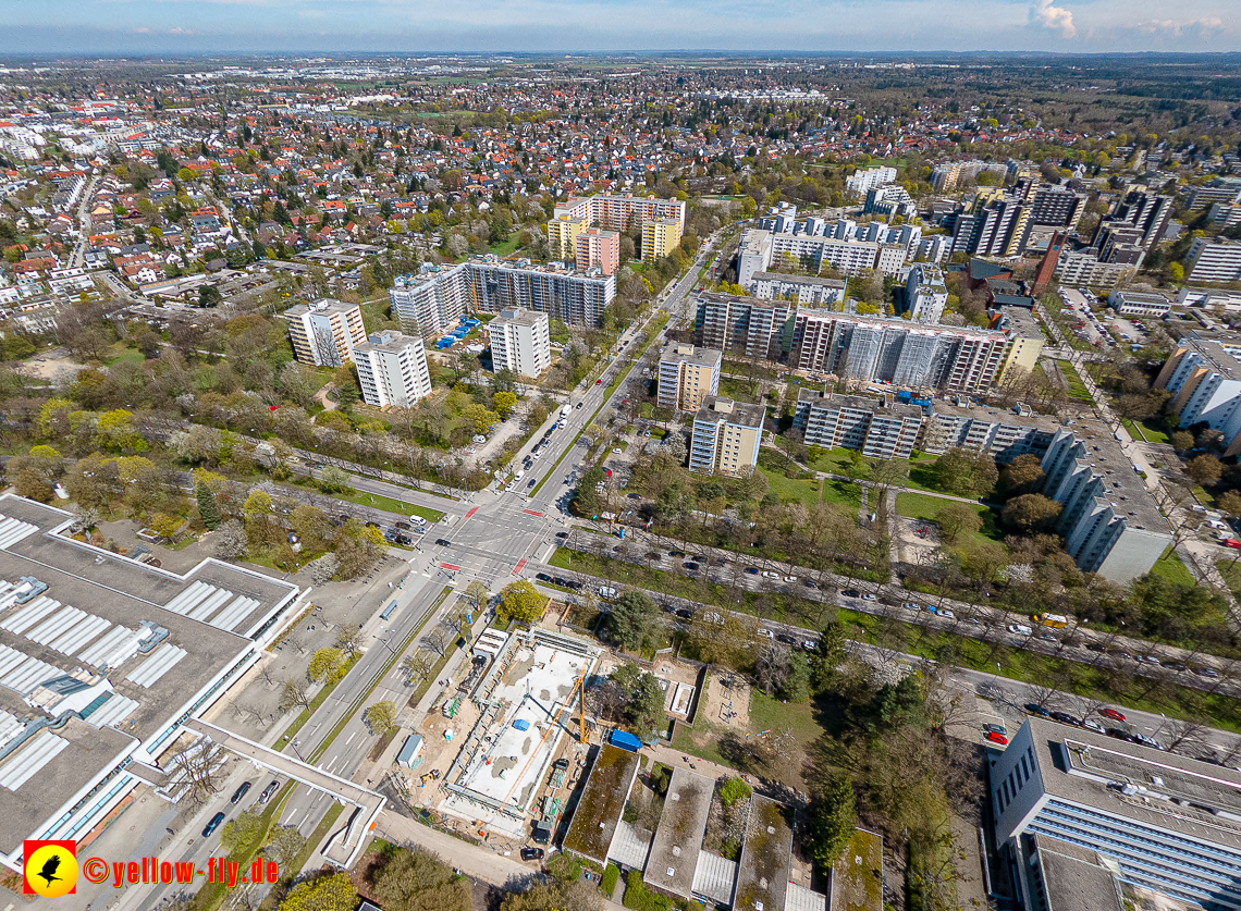 21.04.2023 - Baustelle Fassadensanierung am Karl-Marx-Ring 11-21 in Neuperlach